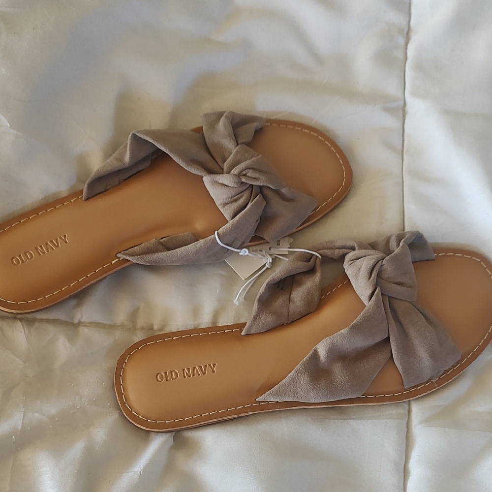 Old Navy Women's Sandals with Taupe Knot